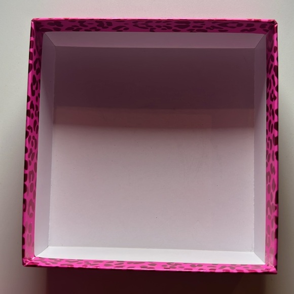 BETSEY JOHNSON GIFT BOX, pink fit Earrings or small objects EMPTY BOX - Picture 4 of 7